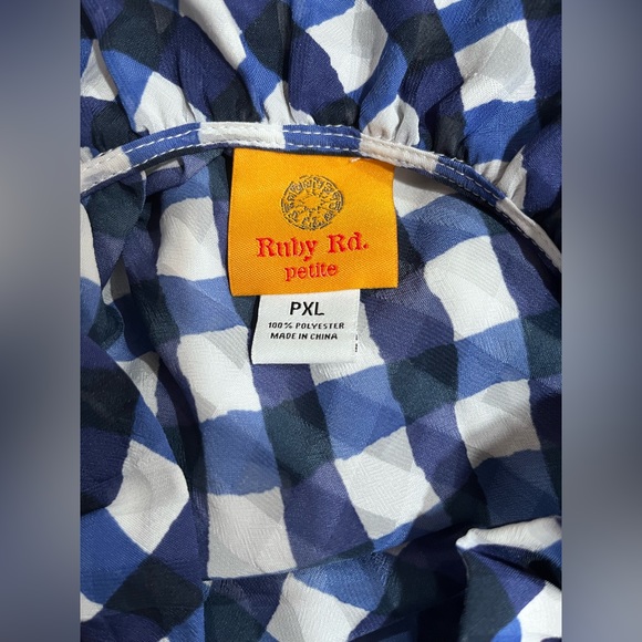 Ruby Rd. petite xl 3 button top - Picture 2 of 8